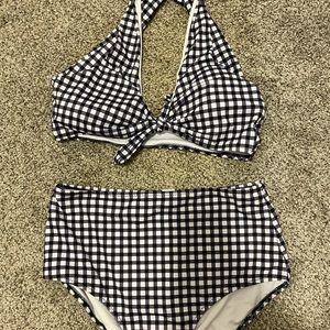 Cupshe swim! Size medium top and bottom. Great coverage- good material.